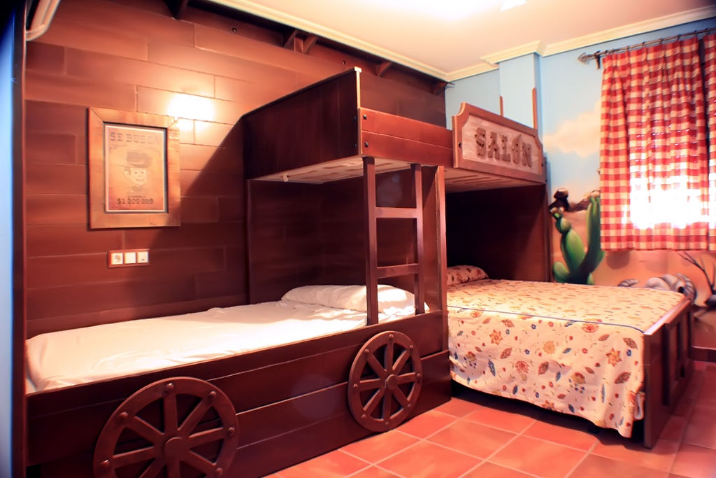 Habitaciones temáticas para hoteles, Art4kids Art4kids Kamar Bayi/Anak Gaya Mediteran Beds & cribs