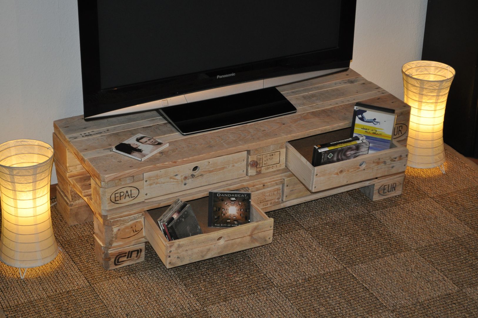 homify Media room Furniture