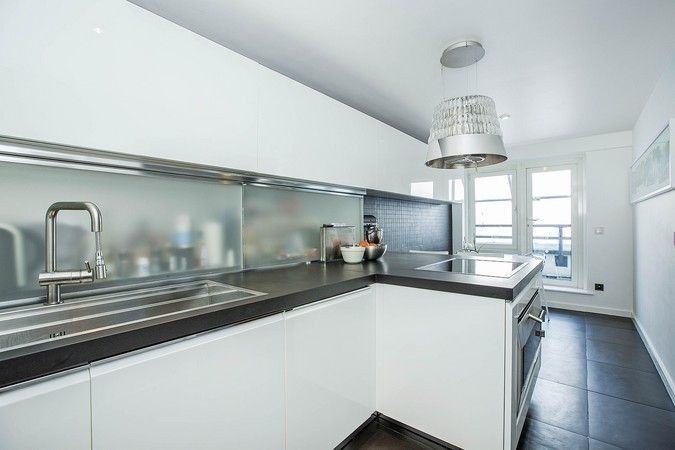 PUTNEY WHARF RESIDENCE, EVGENY BELYAEV DESIGN EVGENY BELYAEV DESIGN Kitchen Cabinets & shelves