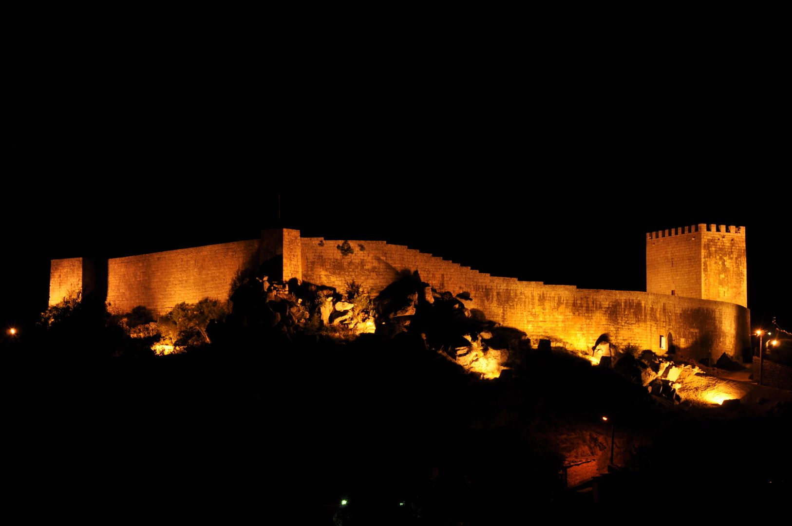 Recuperação do Castelo de Celorico da Beira 1 ARKIVO Casas rústicas