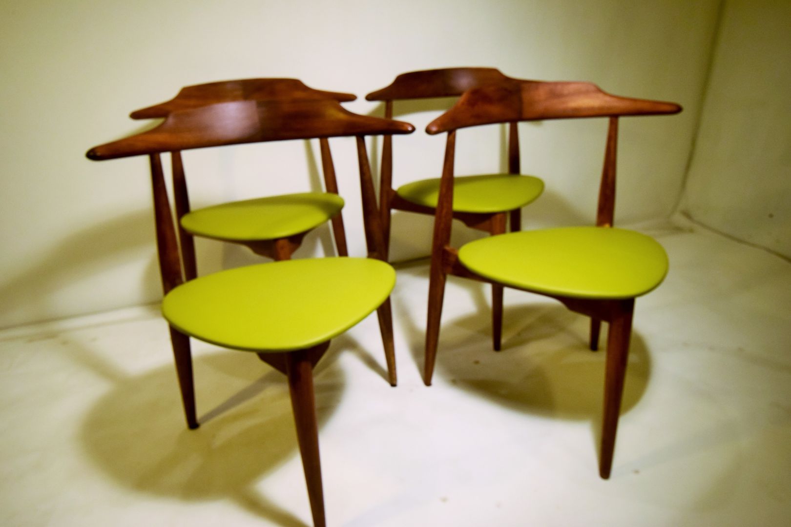 Sillas Corazón, Hans Wegner, Dinamarca 50's., Vintage Room Vintage Room Salas de jantar escandinavas Cadeiras e bancos