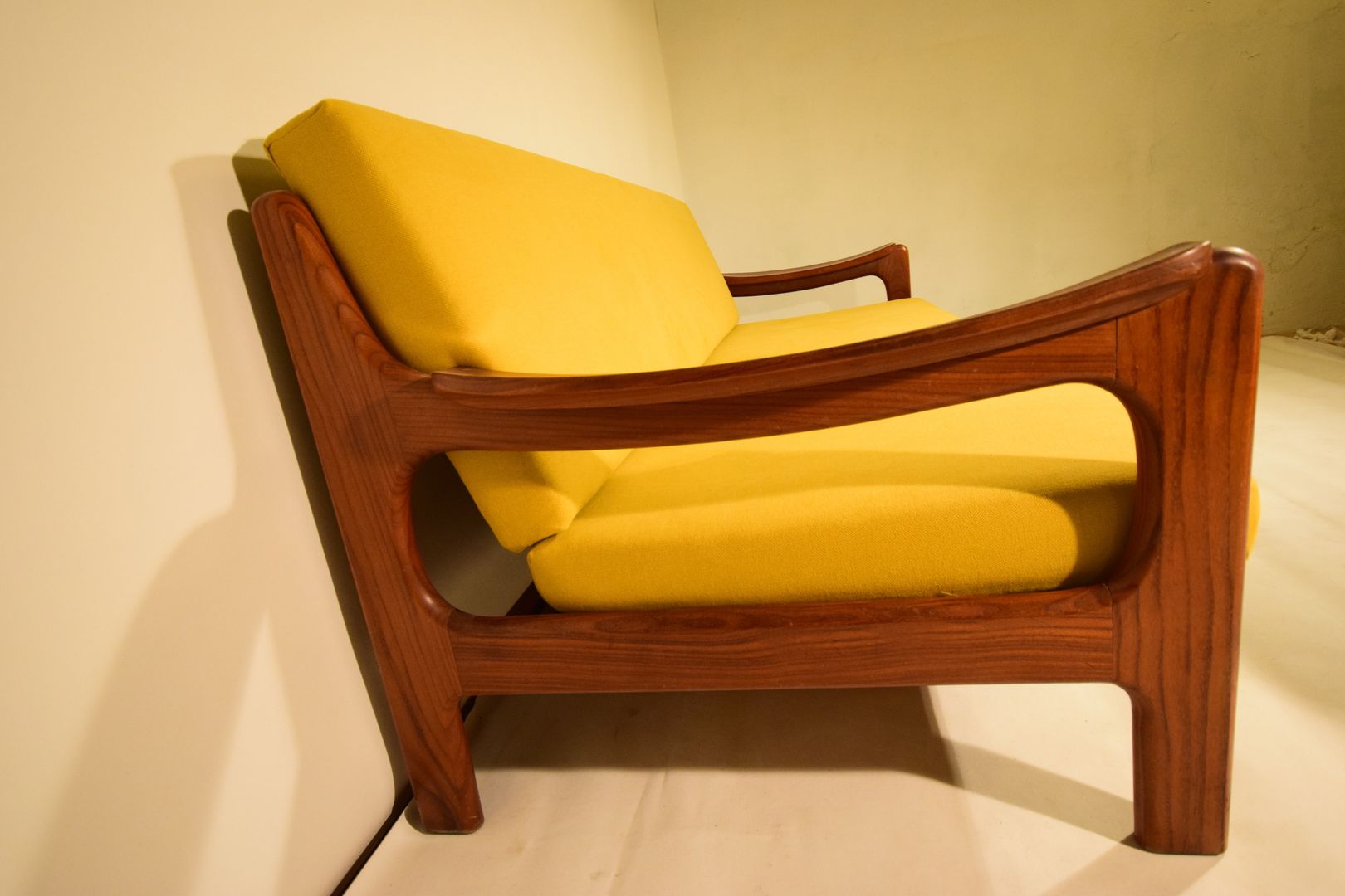 Sofá danés con estructura de teka, 1960's. Vintage Room Livings de estilo escandinavo Salas y sillones