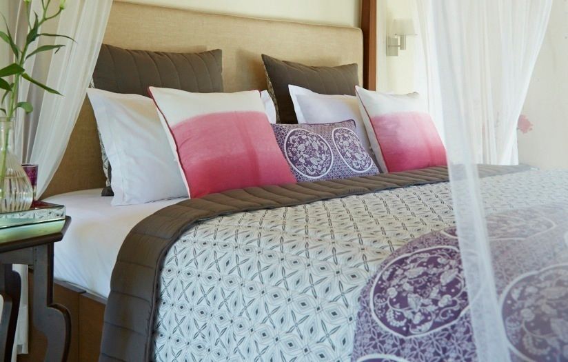 GREY LATTICE REVERSIBLE DOUBLE QUILT ,SHAM AND CUSHION COVER SET ( 7 PCS) homify Kamar Tidur Modern Textiles