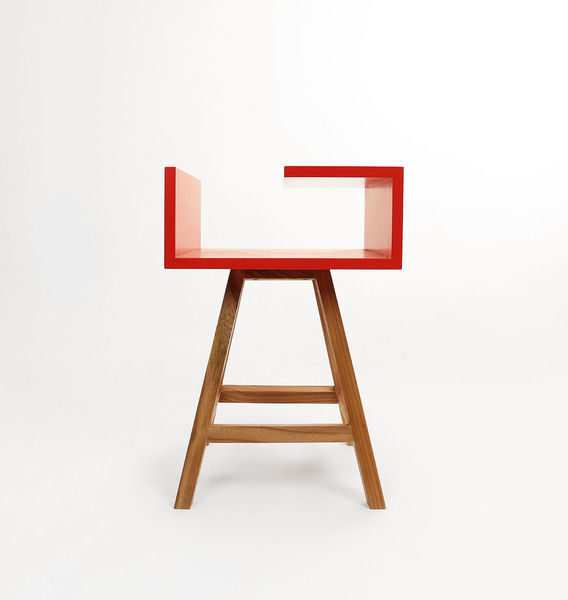 Stolik nocny czerwony w stylu skandynawskim, ACOCO DESIGN ACOCO DESIGN 臥室 木頭 Wood effect 床頭櫃