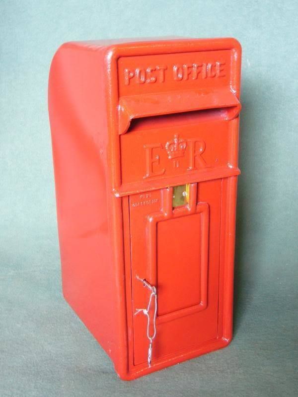 Pole Mounted Post Box UKAA | UK Architectural Antiques Klasyczny ogród Akcesoria i dekoracje