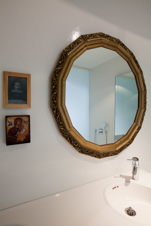 DOM W POZNANIU, oyster oyster Eclectic style bathroom Mirrors