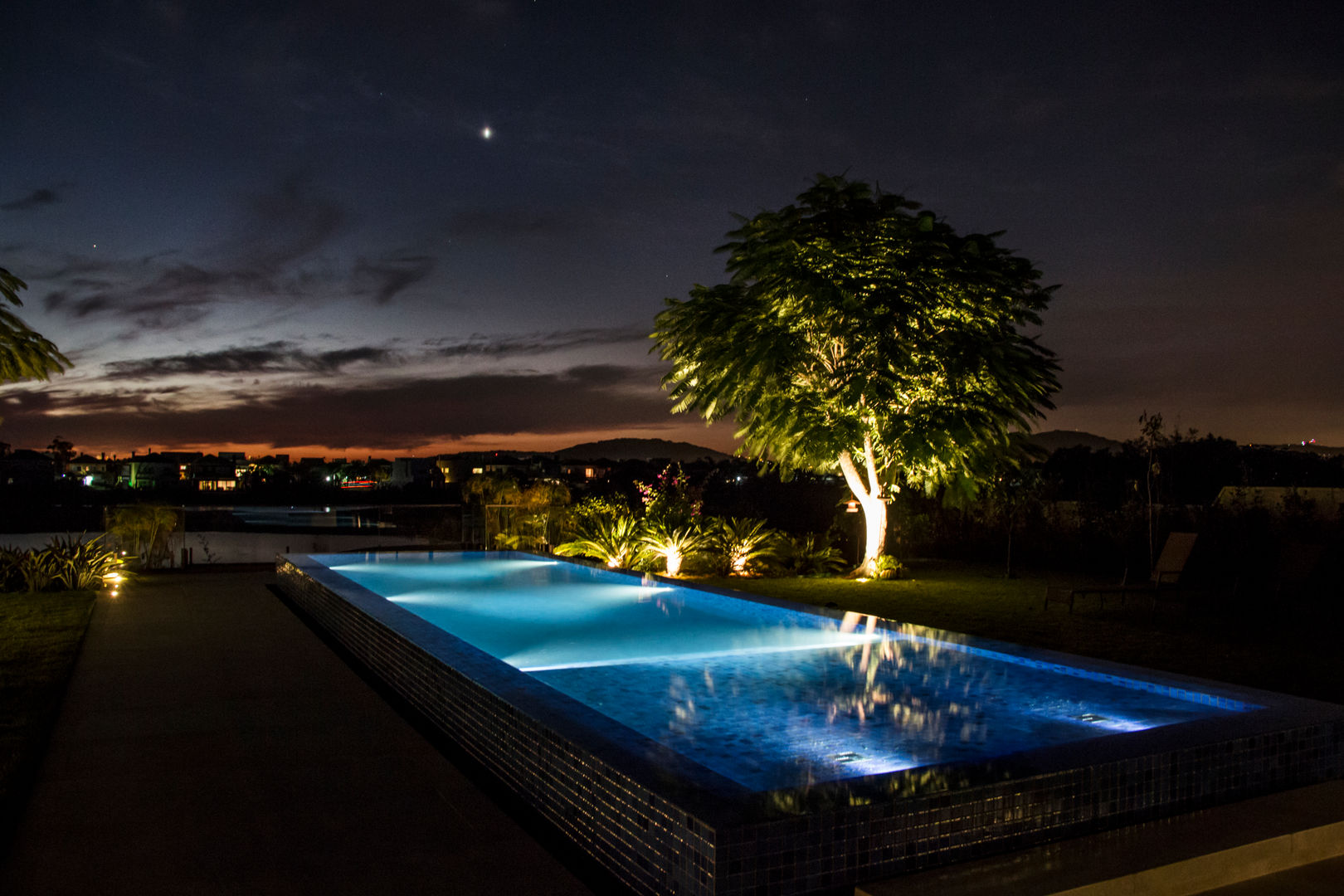 Conceitual, Loro Arquitetura e Paisagismo Loro Arquitetura e Paisagismo Бассейн в стиле минимализм