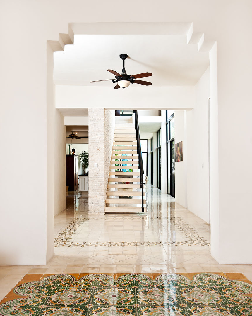 Casa CP78, Taller Estilo Arquitectura Taller Estilo Arquitectura Modern Corridor, Hallway and Staircase