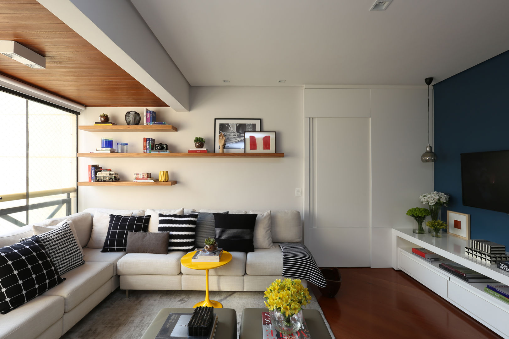 Apartamento R|C, Now Arquitetura e Interiores Now Arquitetura e Interiores ห้องนั่งเล่น