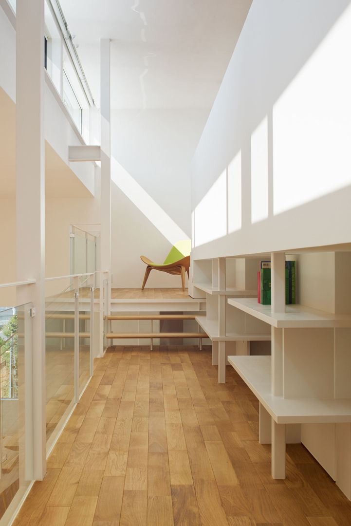 House in Kai, MAMM DESIGN MAMM DESIGN Minimalist corridor, hallway & stairs