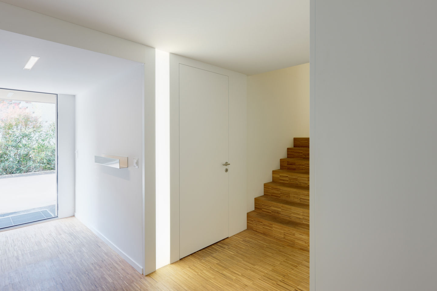 Umbau Einfamilienhaus Buonas, HKK Architekten Partner AG HKK Architekten Partner AG Modern corridor, hallway & stairs