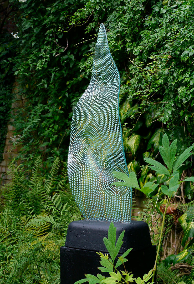 Stream Lisa Pettibone Glass Artist Moderner Garten