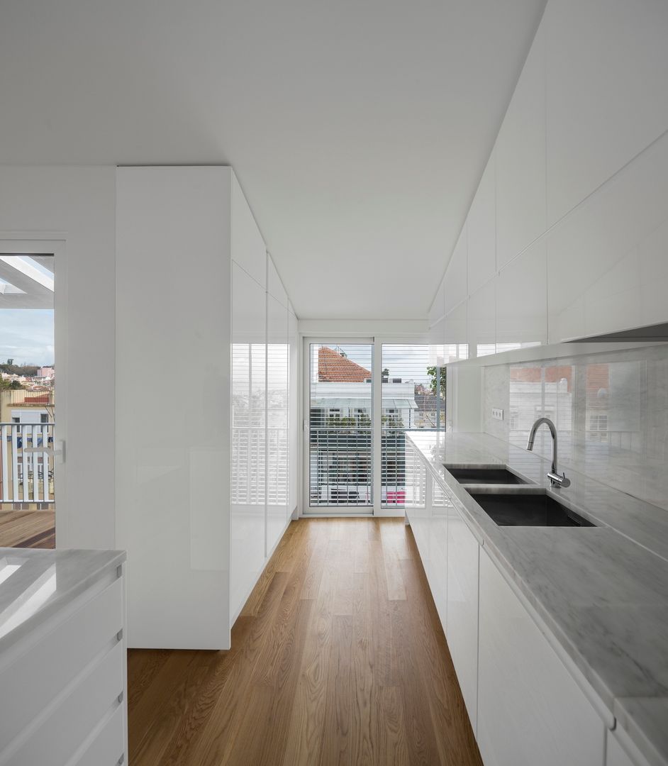 Lapa Building, João Tiago Aguiar, arquitectos João Tiago Aguiar, arquitectos Kitchen