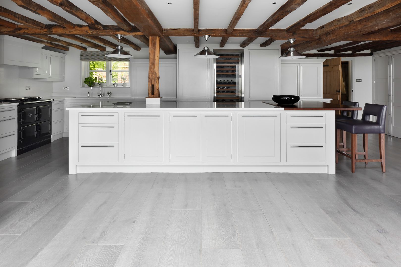 Venetian Grey Oak Flooring in kitchen homify Classic style kitchen