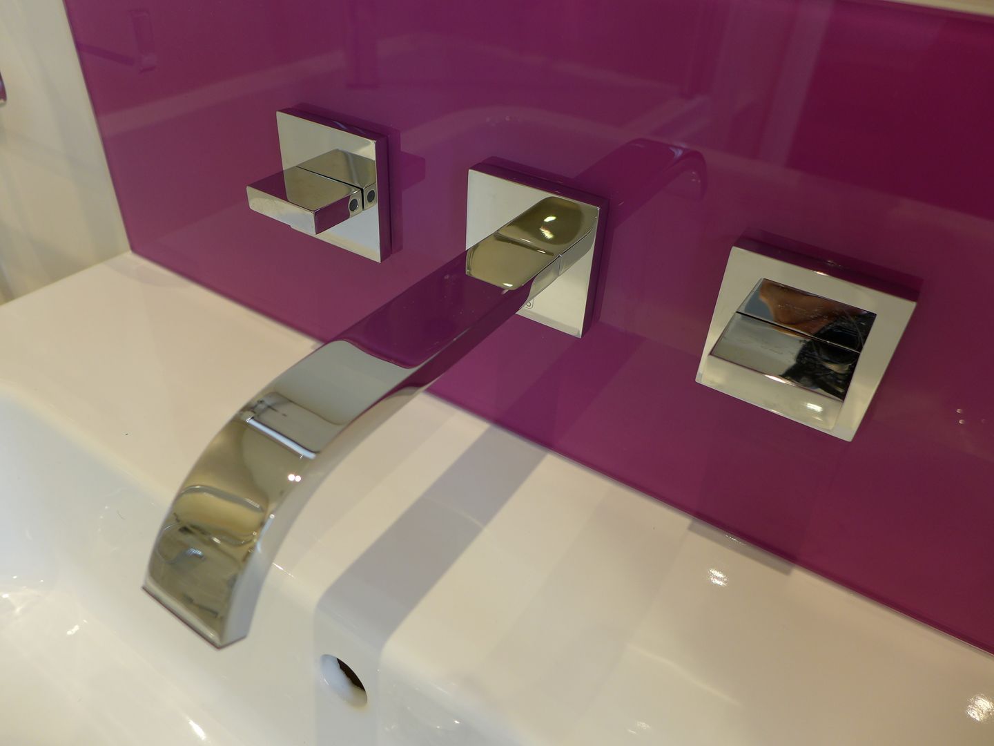 Pink Purple Glass Basin Splashback Style Within 모던스타일 욕실 bathroom splashback,purple splashback,wall mounted taps,no tap hole basin,modern bathroom,small bathroom,basin splashback,glass splashback,splashback