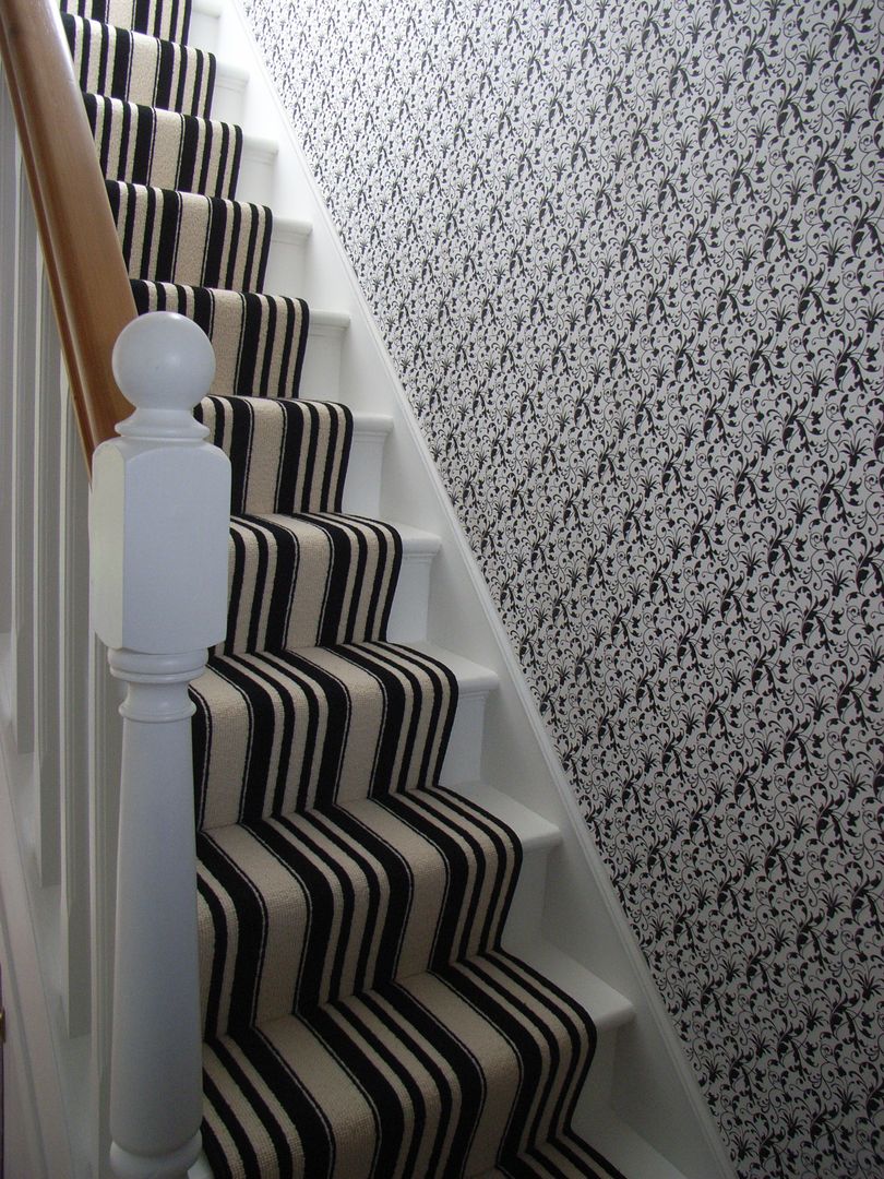 black and white striped stair carpet runner Style Within ห้องโถงทางเดินและบันไดสมัยใหม่ stair carpet,carpet runner,stair carpet runner,striped stair carpet,black and white,monochrome carpet,striped carpet,stair wallpaper,white woodwork,stripped handrail