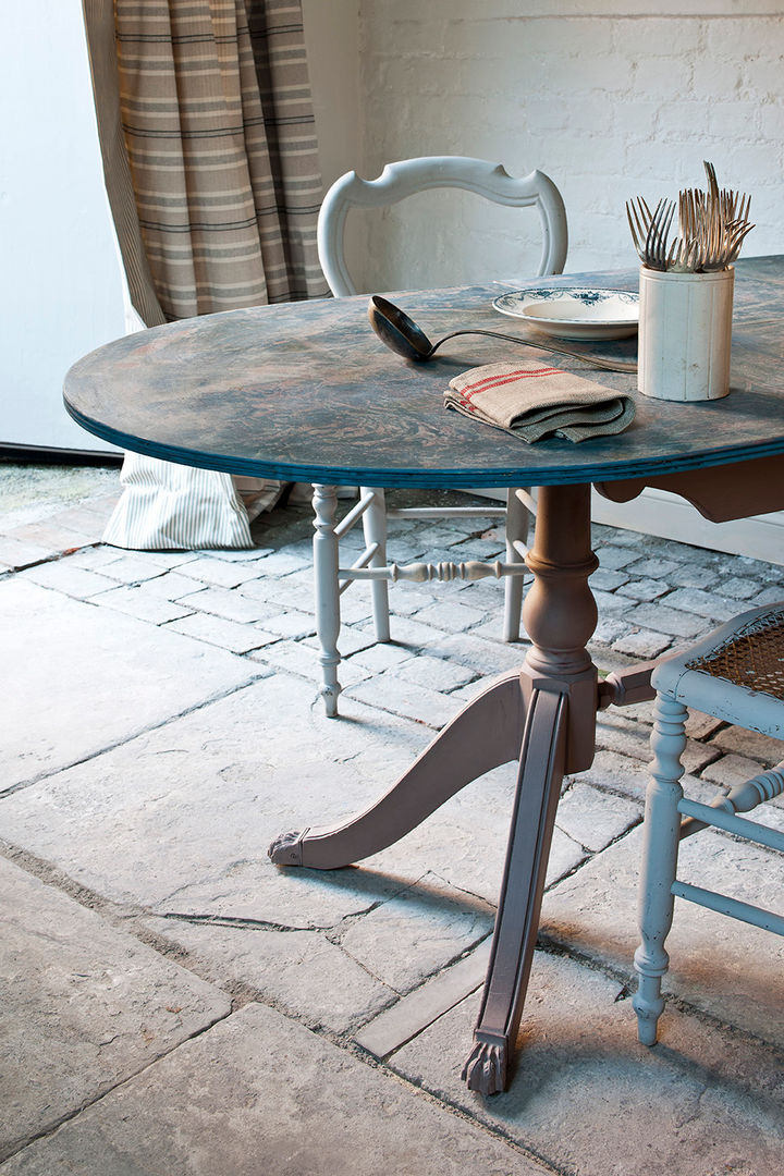 Swedish country style dining table Annie Sloan カントリーデザインの キッチン テーブル＆椅子