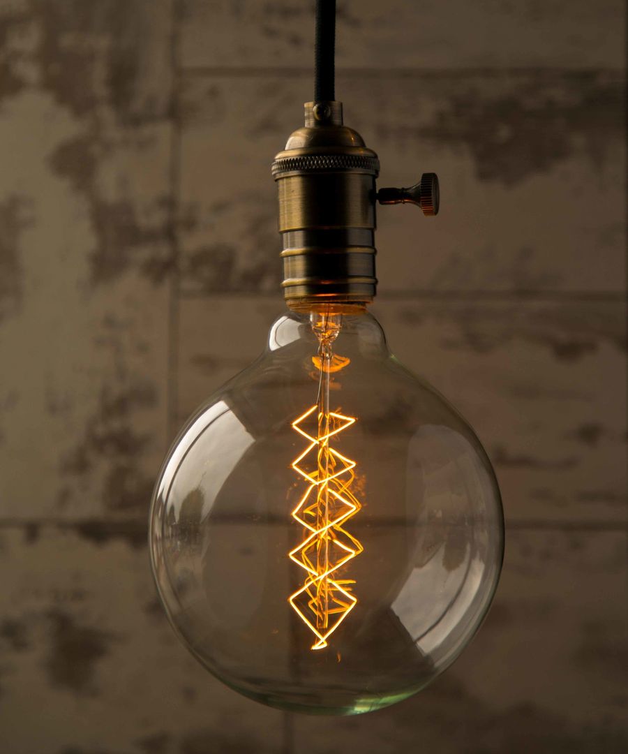 Globe Xlarge Spiral - Vintage Light Bulb William and Watson Casas de estilo industrial Accesorios y decoración