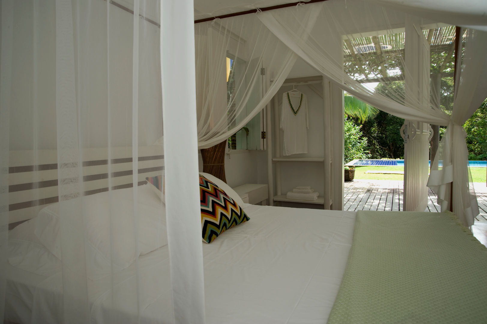 Residência Praia do Espelho - Trancoso/BA, Renata Romeiro Interiores Renata Romeiro Interiores Tropical style bedroom