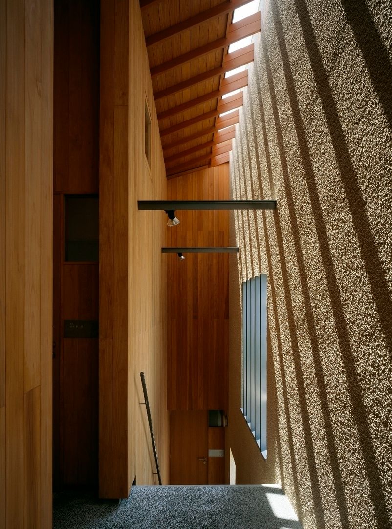 Yamate House, 八木建築研究所 Yagi Architectural Design 八木建築研究所 Yagi Architectural Design Corredores, halls e escadas modernos