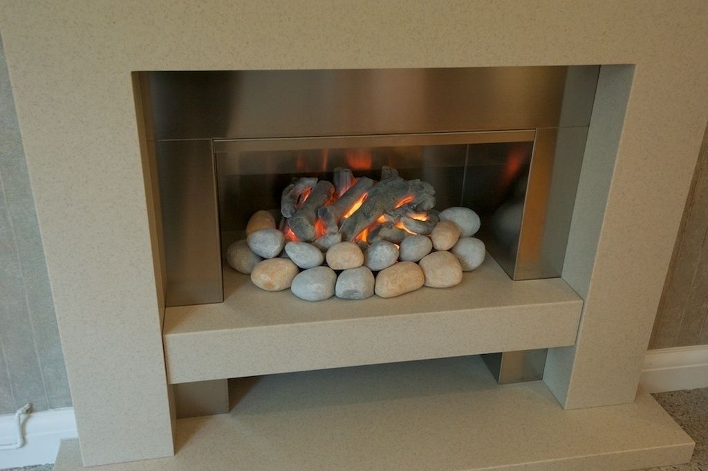 New feature gas fire. Chameleon Designs Interiors غرفة المعيشة ديكورات مدفأة الحطب