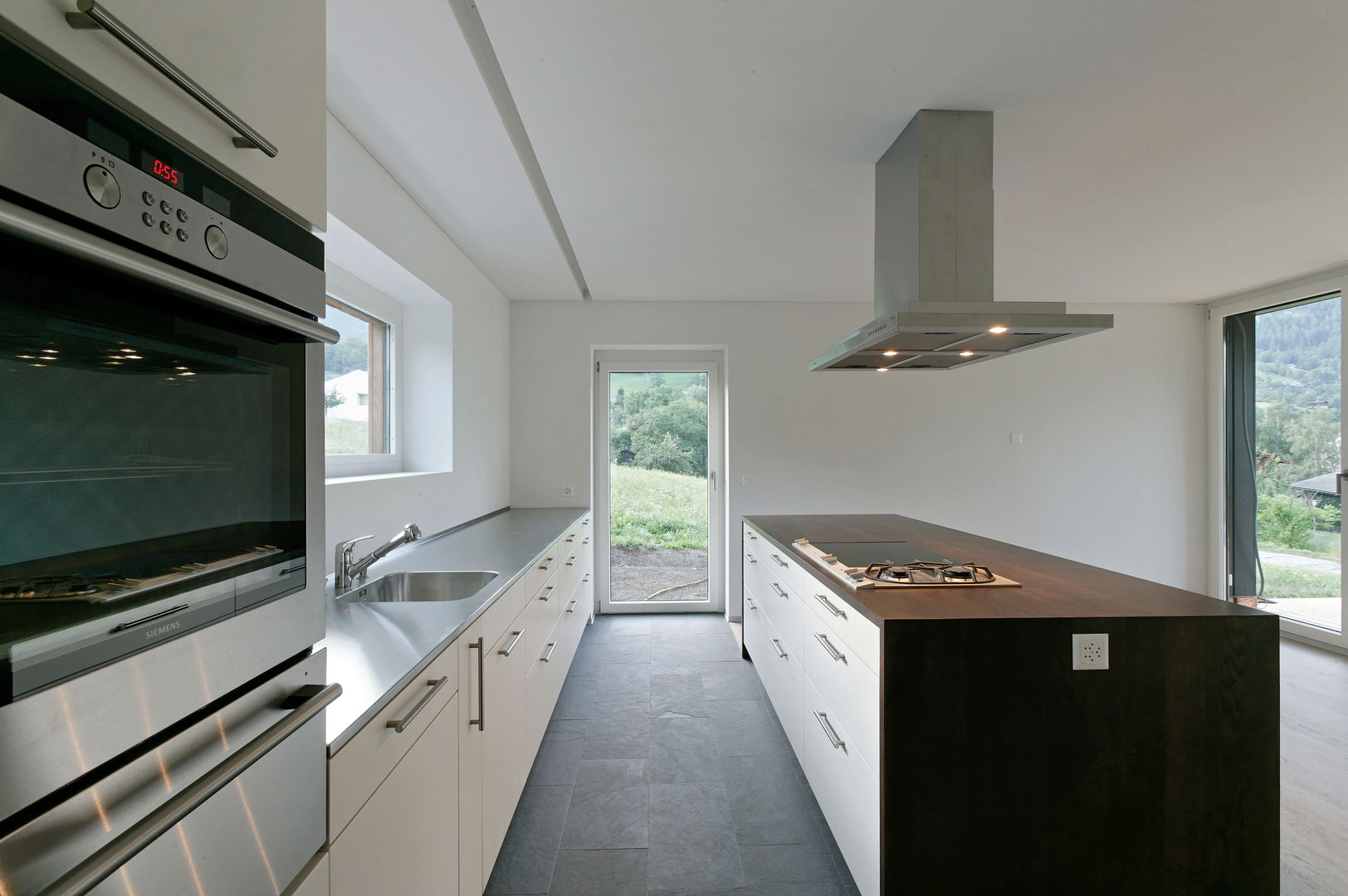 Einfamilienhaus Brogli, Brig, dreipunkt ag dreipunkt ag Modern kitchen