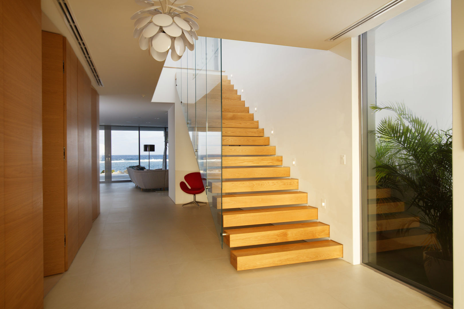 Rum Point, Tye Architects Tye Architects Modern corridor, hallway & stairs
