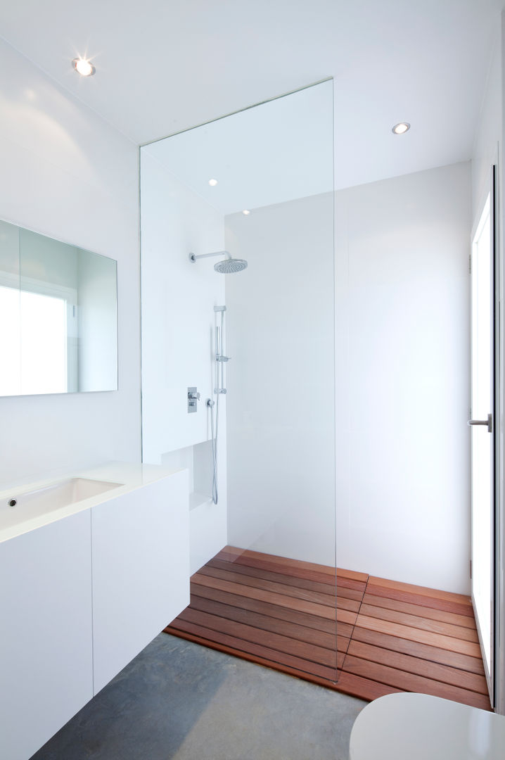 CASA RM, RM arquitectura RM arquitectura Phòng tắm phong cách tối giản