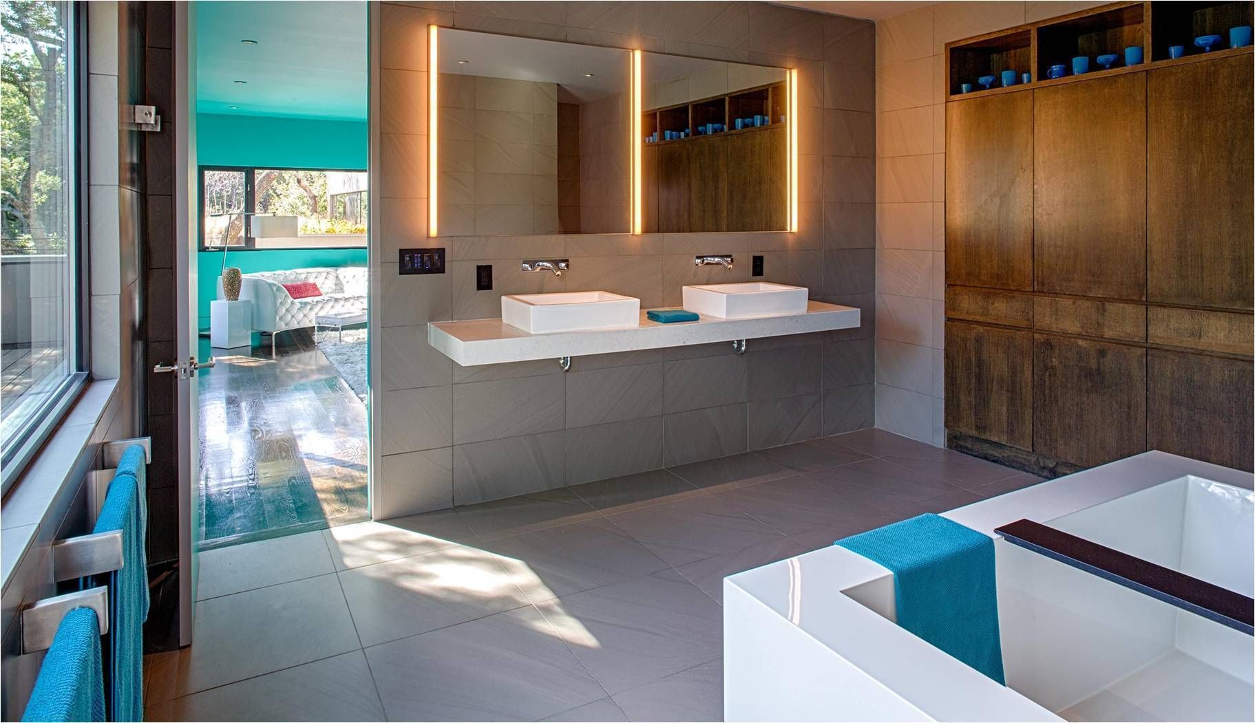 homify Modern Bathroom