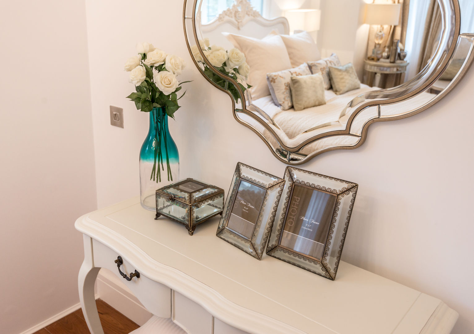 Dressing table In:Style Direct غرفة نوم