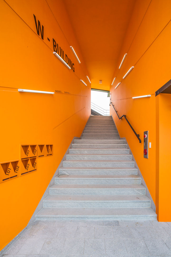 덕산 W-Building, JYA-RCHITECTS JYA-RCHITECTS Modern corridor, hallway & stairs