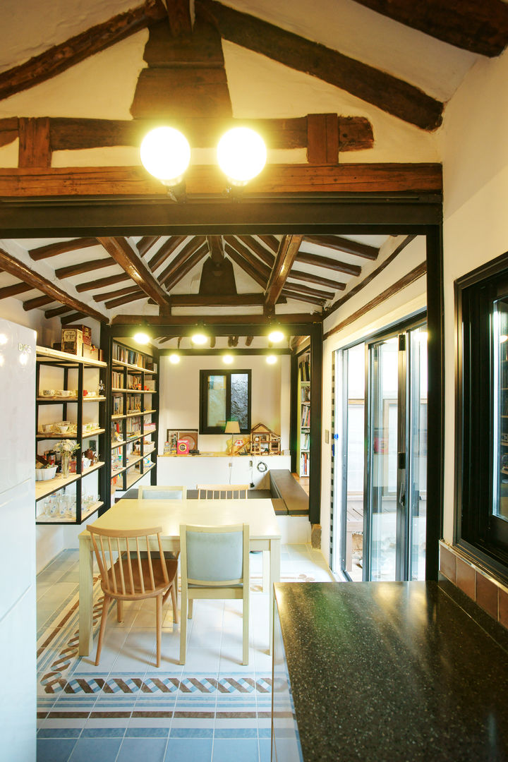 Buam-dong House, JYA-RCHITECTS JYA-RCHITECTS Asian style dining room