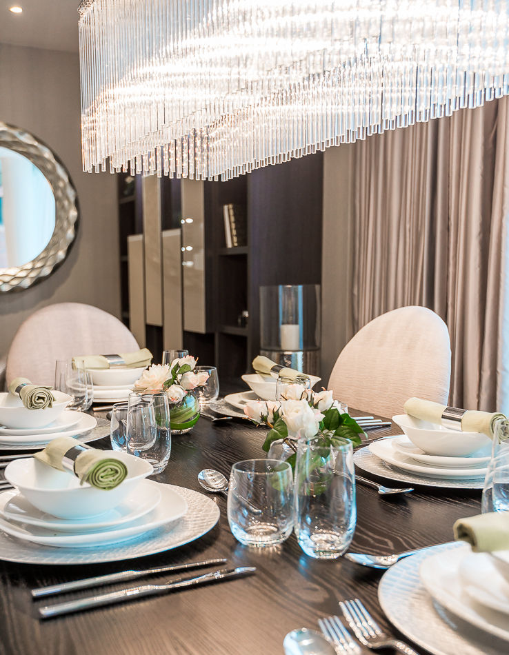 Dining table In:Style Direct غرفة السفرة