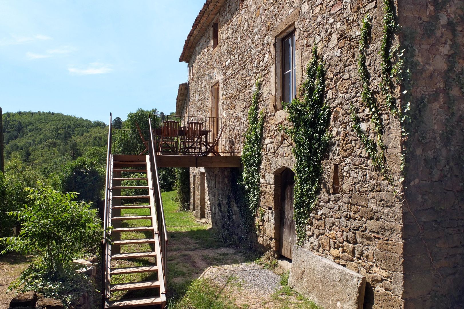 Mas Novis, la façade Est Mas Novis Maisons rustiques