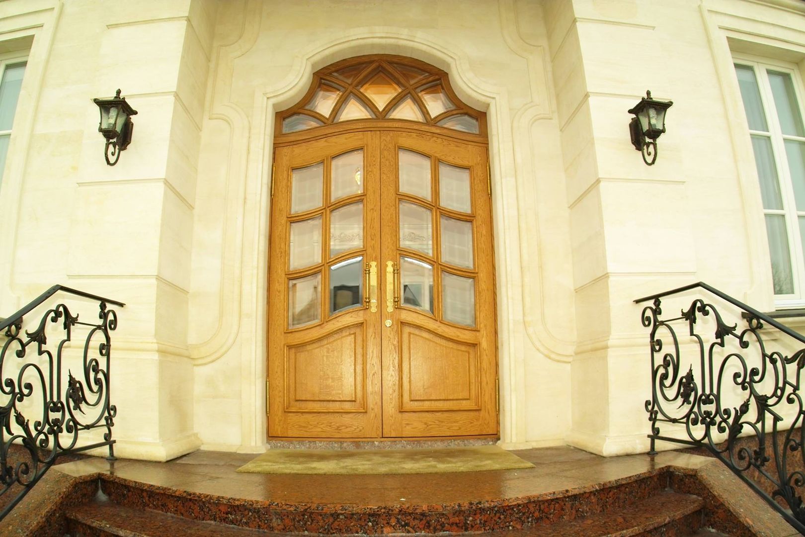 homify Classic style doors Wood Wood effect Doors