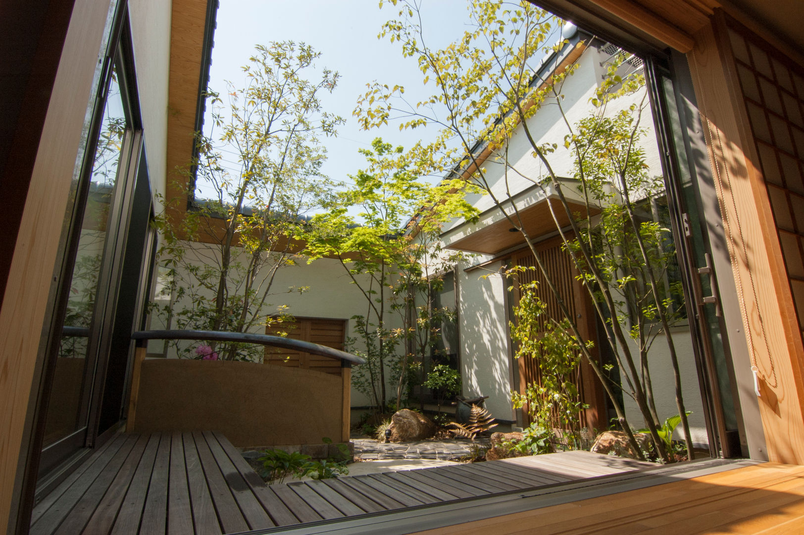 はつが野 中庭の家, Garden design office萬葉 Garden design office萬葉 Eclectic style garden