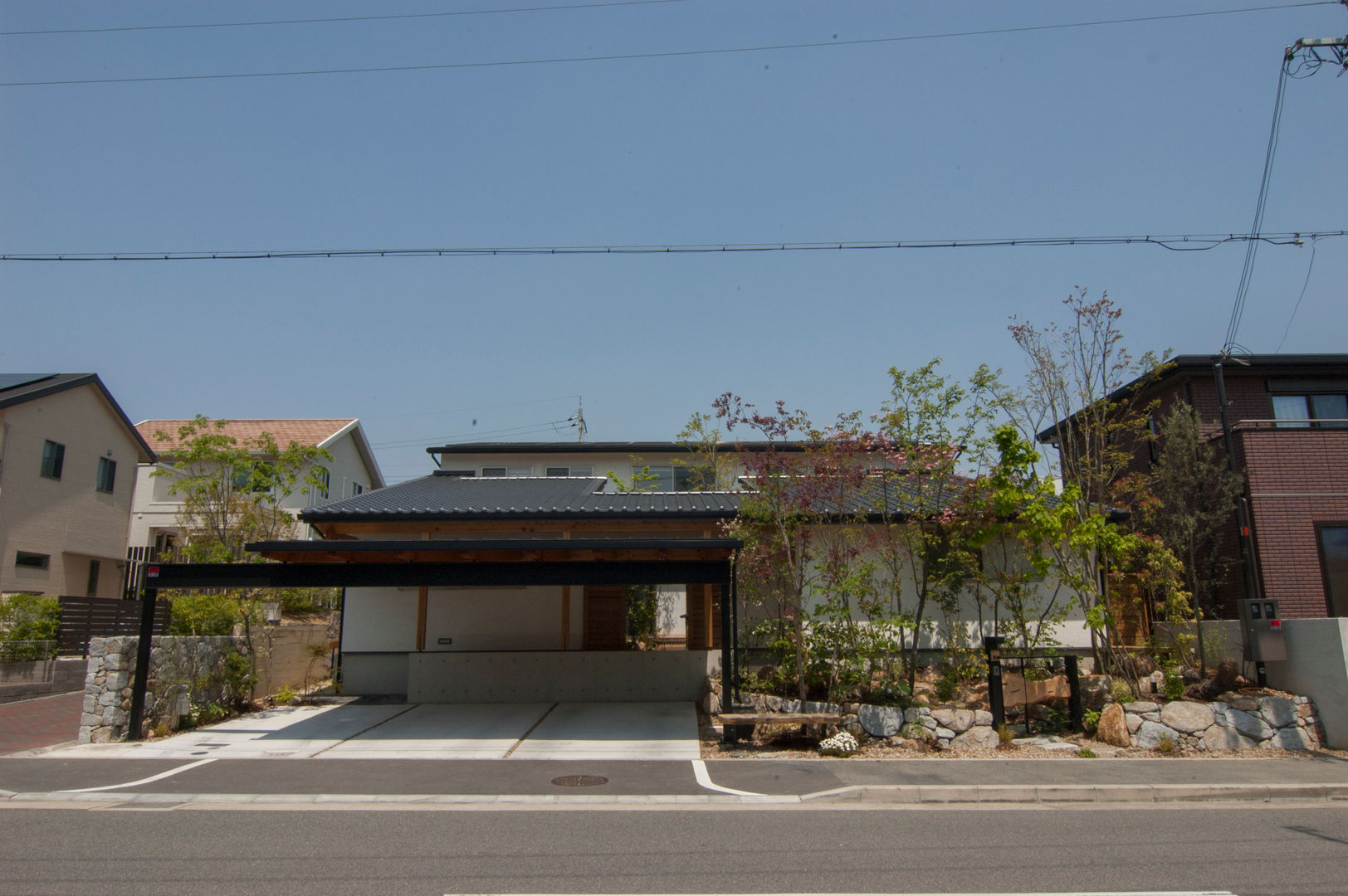 はつが野 中庭の家, Garden design office萬葉 Garden design office萬葉 Jardins ecléticos