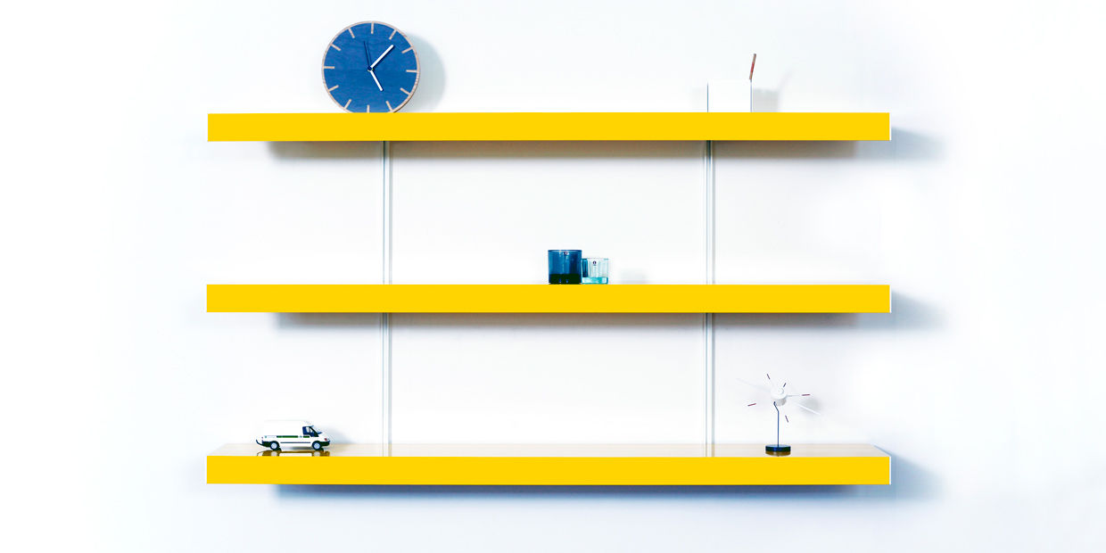 Colour shelving with white wall fixings homify Phòng khách Kim loại TV stands & cabinets