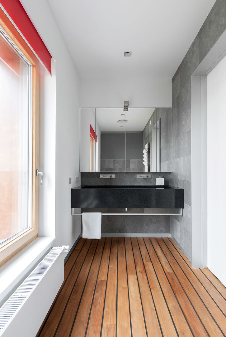 apartment V-21, VALENTIROV&PARTNERS VALENTIROV&PARTNERS Minimalist bathroom