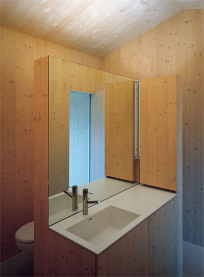 Neubau Doppeleinfamilienhaus , Gut Deubelbeiss Architekten AG Gut Deubelbeiss Architekten AG Minimalist style bathroom