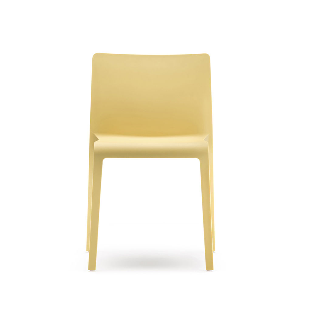 'Bolt' Glass reinforced polypropylene patio chair by Pedrali homify Taman Modern Plastik Furniture