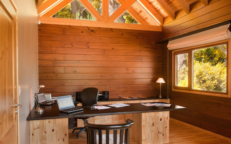 Otros interiores de Patagonia Log Homes, Patagonia Log Homes - Arquitectos - Neuquén Patagonia Log Homes - Arquitectos - Neuquén Study/office Wood Wood effect