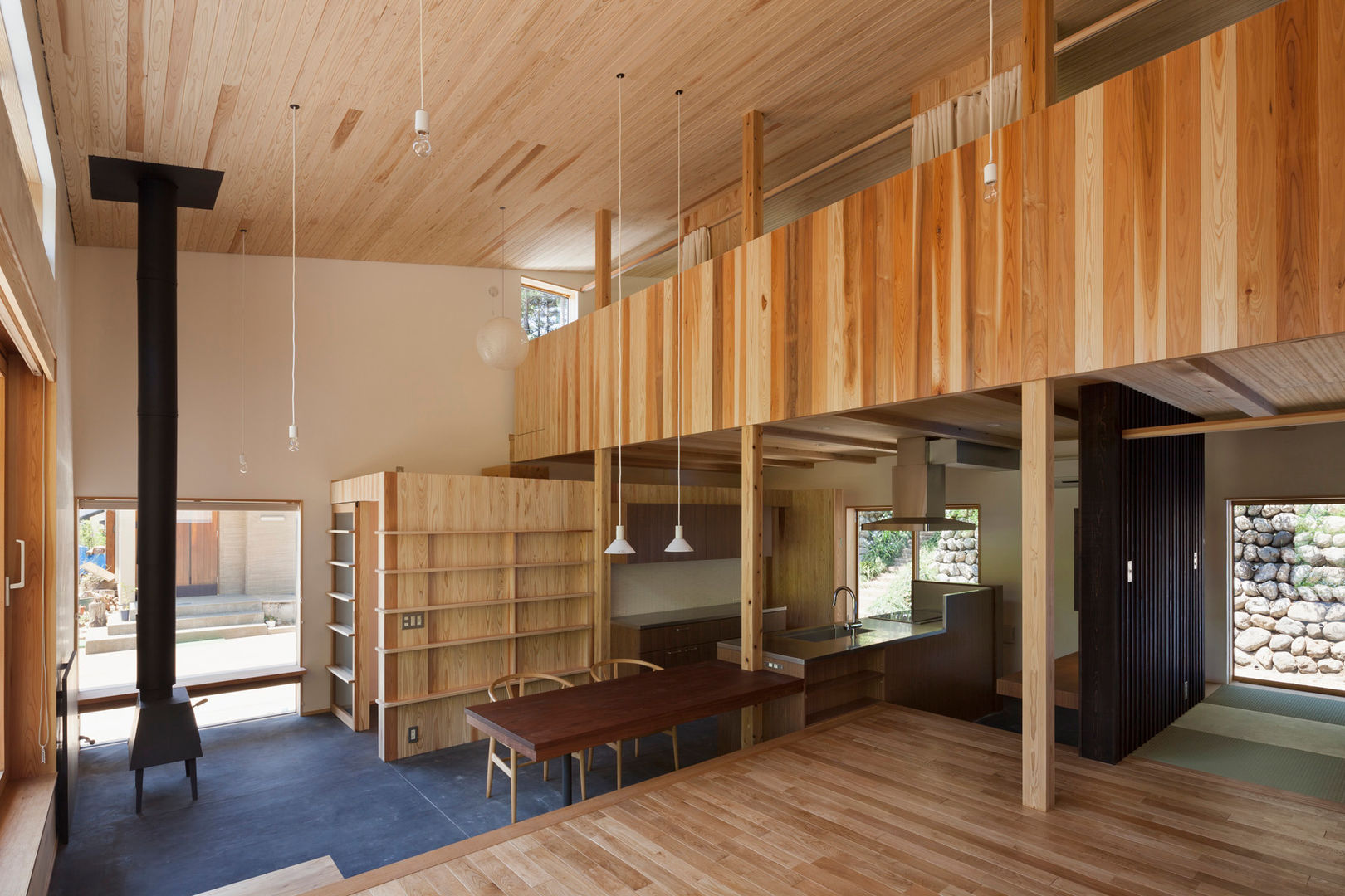 森林公園の家, HAN環境・建築設計事務所 HAN環境・建築設計事務所 Modern dining room Wood Wood effect
