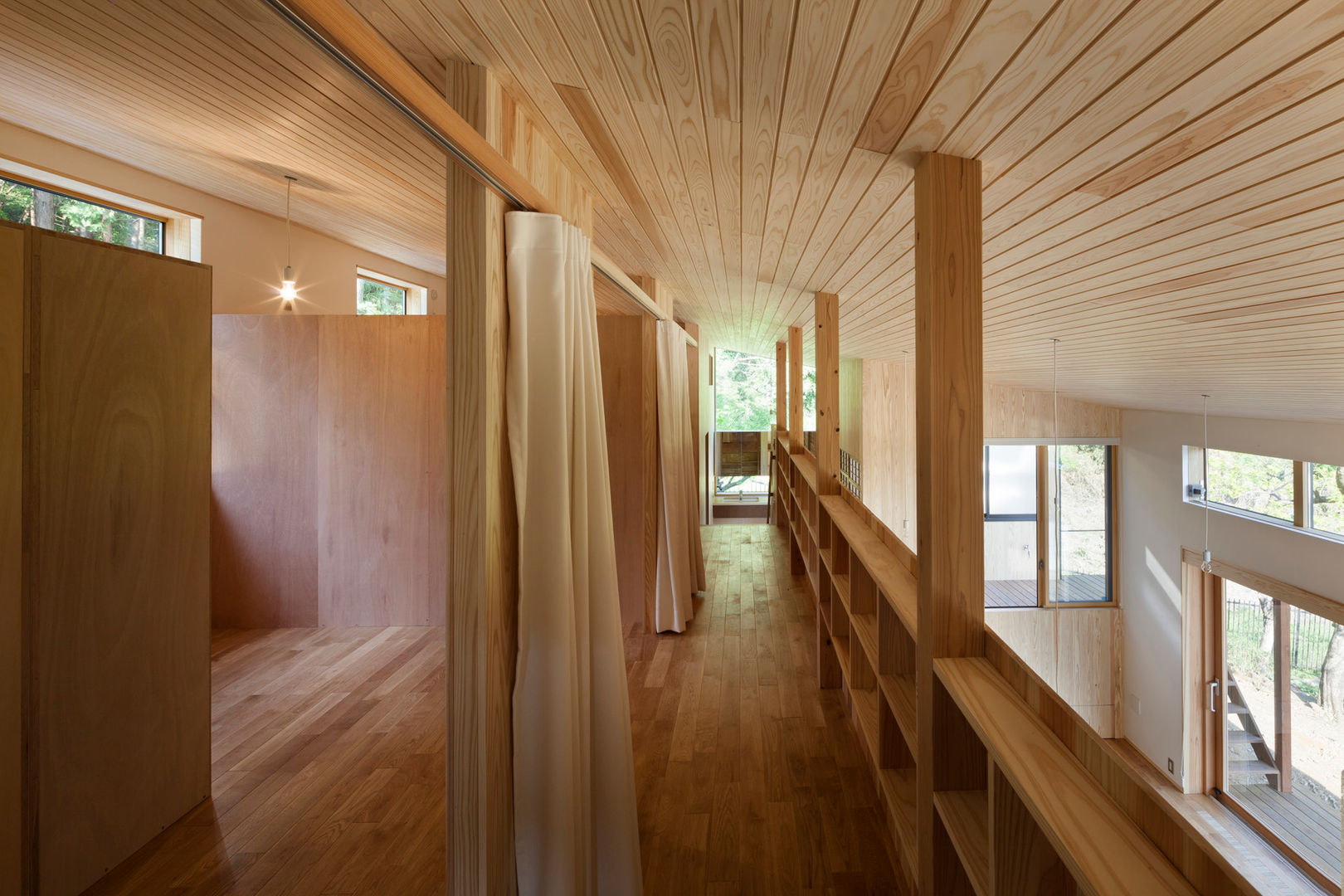 森林公園の家, HAN環境・建築設計事務所 HAN環境・建築設計事務所 Modern nursery/kids room Wood Wood effect