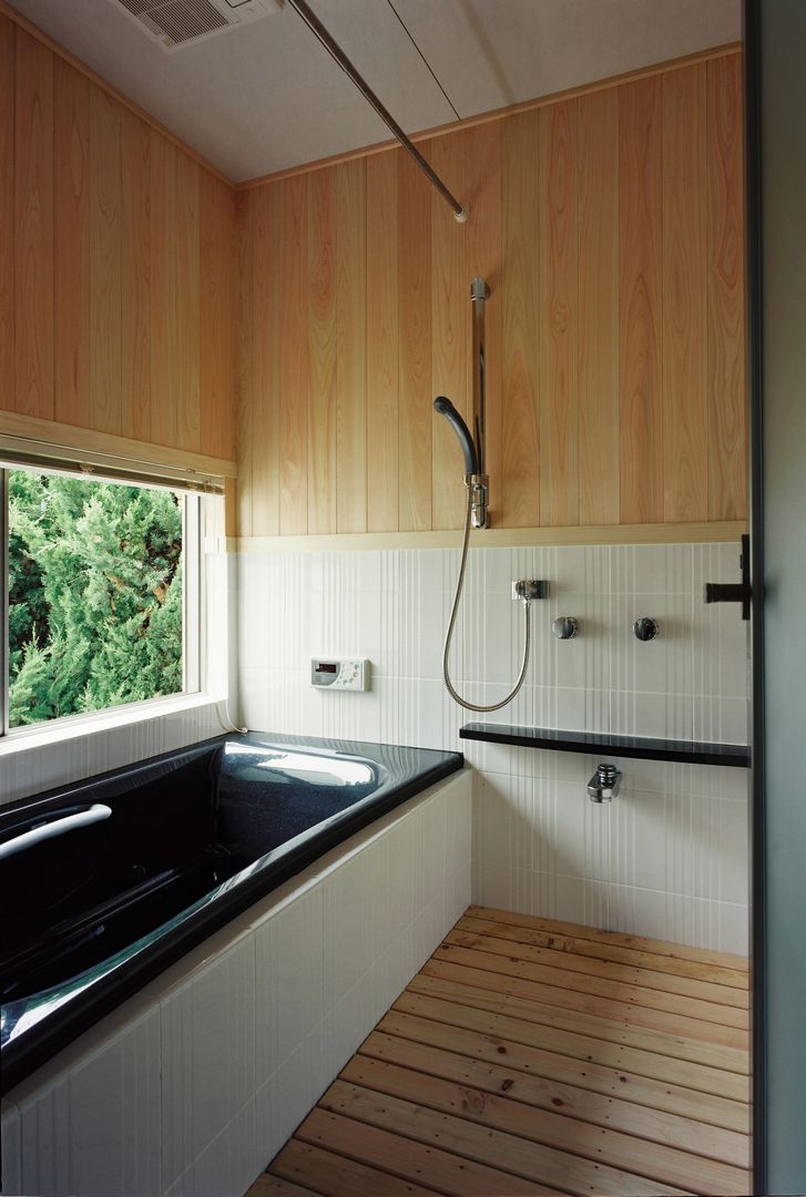 ISさんの家, 小栗建築設計室 小栗建築設計室 Modern bathroom Solid Wood Multicolored