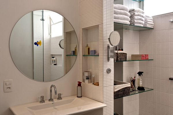 homify Modern bathroom