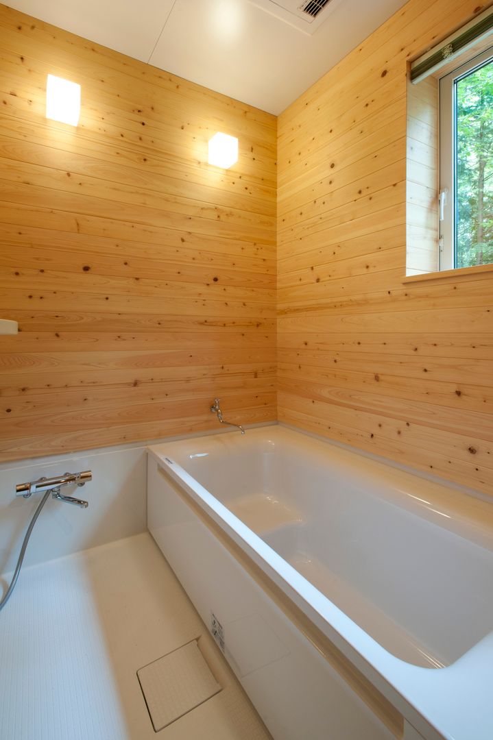 ひだまりのいえ, 吉田建築設計事務所 吉田建築設計事務所 Salle de bain moderne Bois Effet bois