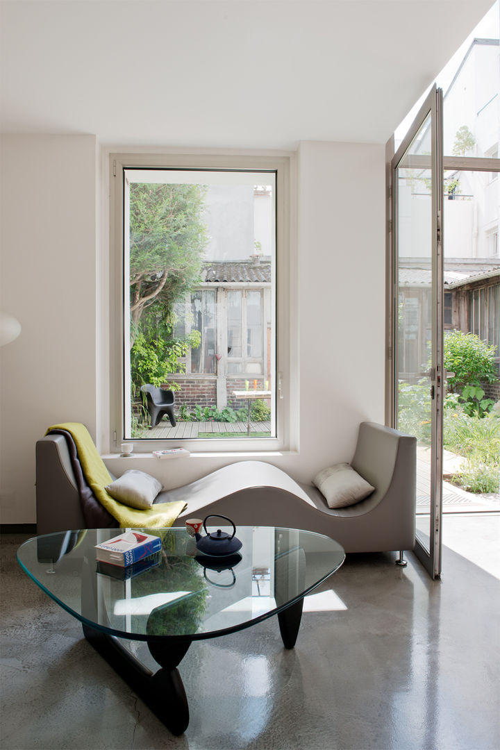 Epure & Bien-être, MELANIE LALLEMAND ARCHITECTURES MELANIE LALLEMAND ARCHITECTURES Modern living room