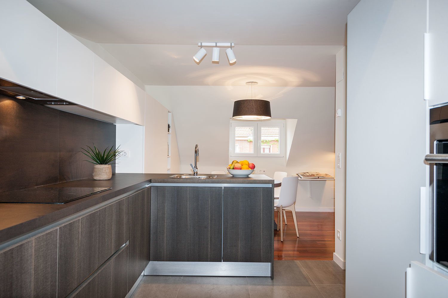 Apartamento 45m2 en el Ensanche de Bilbao Urbana Interiorismo Cocinas modernas