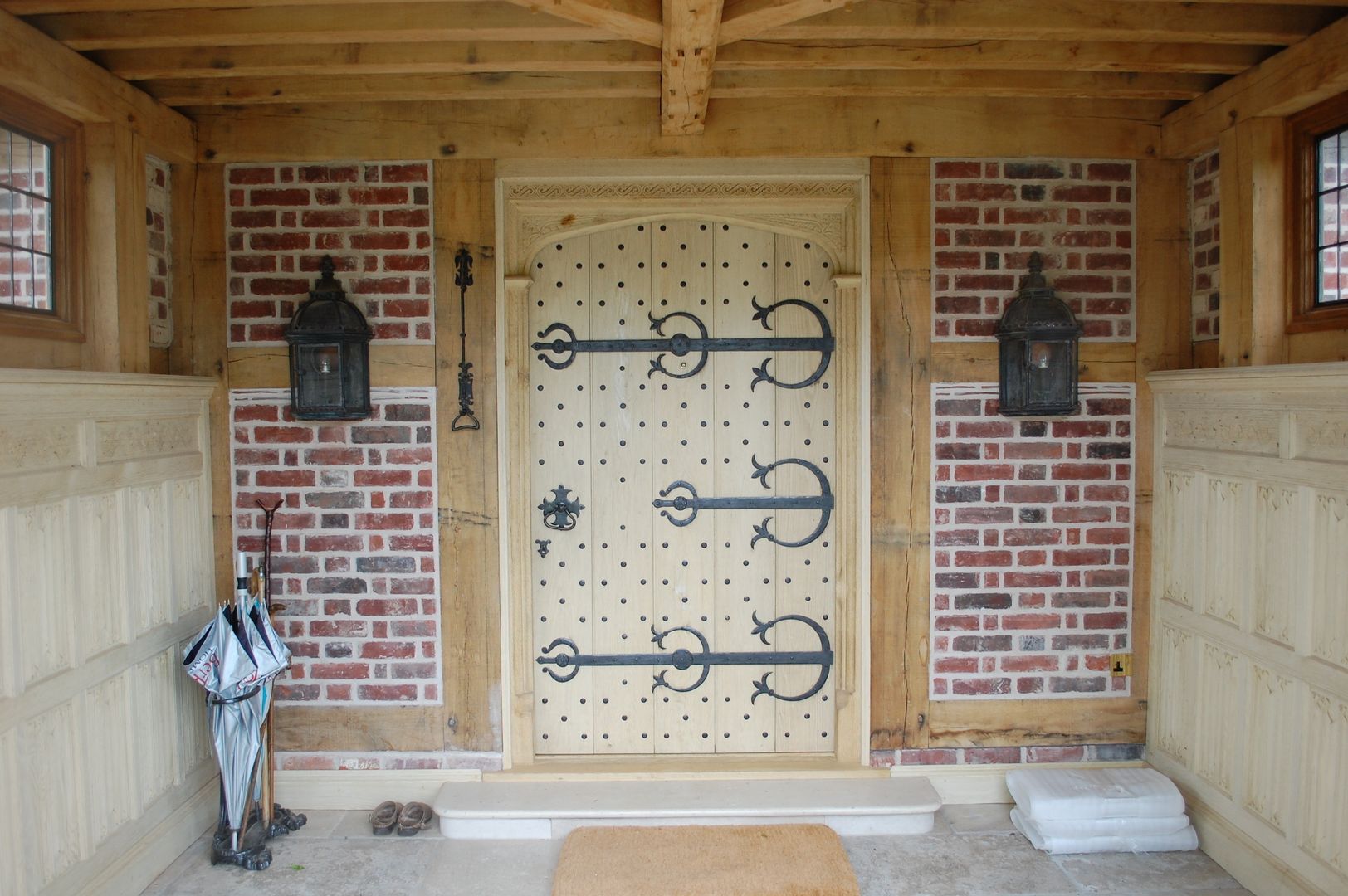 Large Decorative Front Door Arttus Casas clásicas